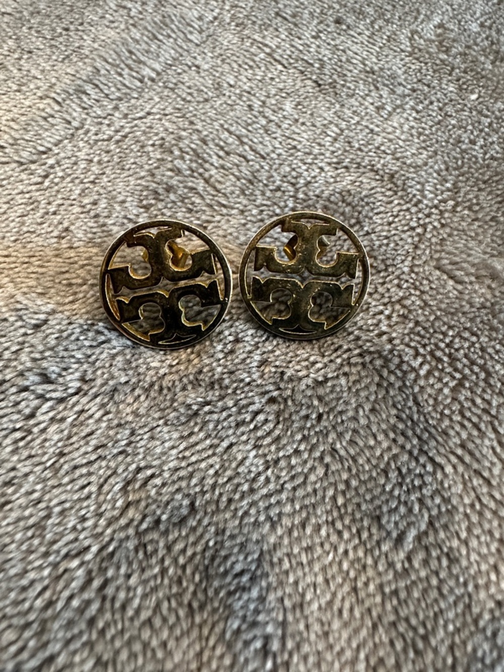 Tory Burch Round Double-T Cutout Earrings in Gold